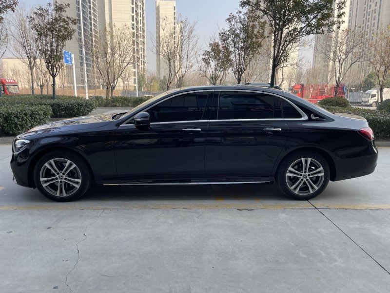 济宁22年奔驰E8