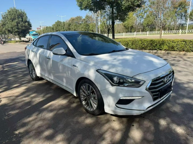 娄底17年现代名图3