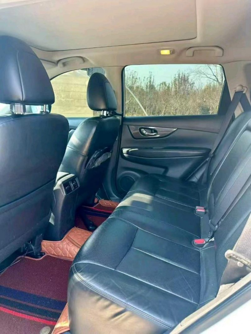 临沂18年日产奇骏8