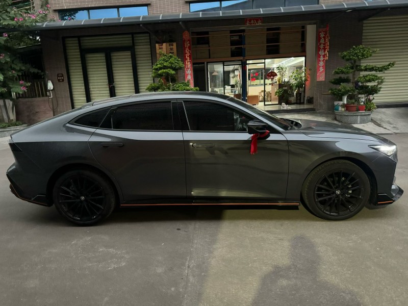 中山25年长安汽车UNI2