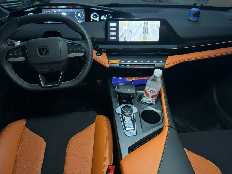 中山25年长安汽车UNI7