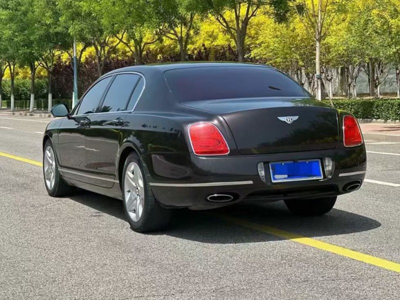 天津11年宾利飞驰4