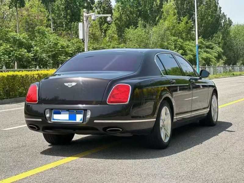 天津11年宾利飞驰6