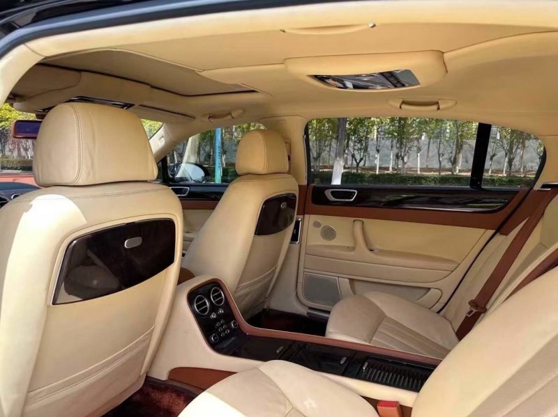 天津11年宾利飞驰8