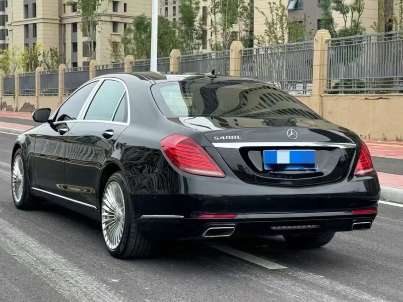 天津16年奔驰迈巴赫S级4