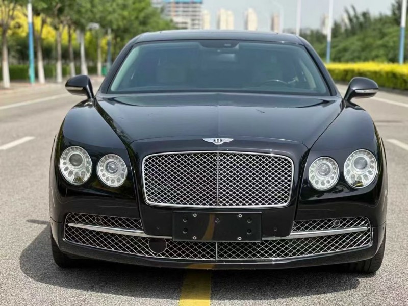 天津13年宾利飞驰1