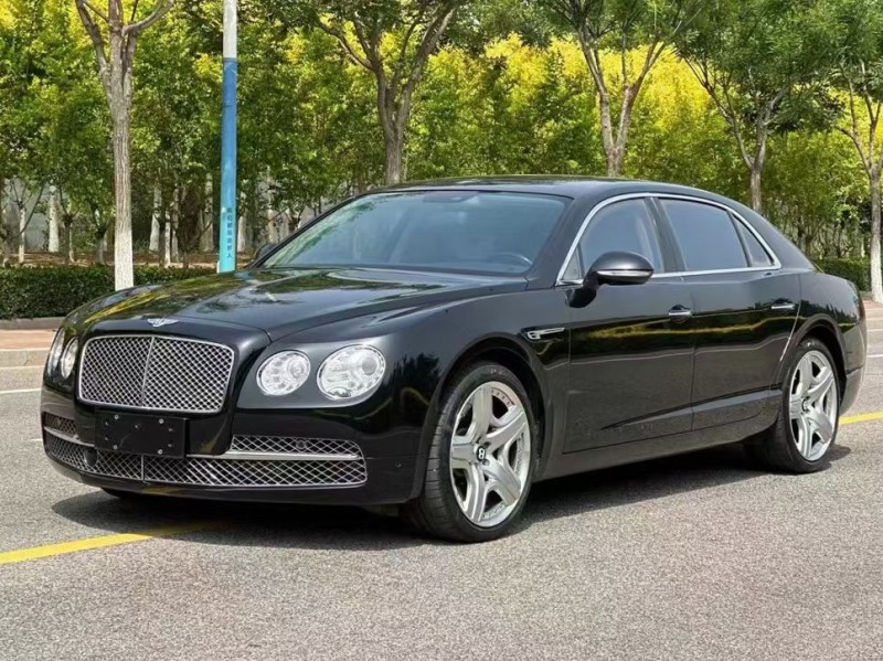 天津13年宾利飞驰2