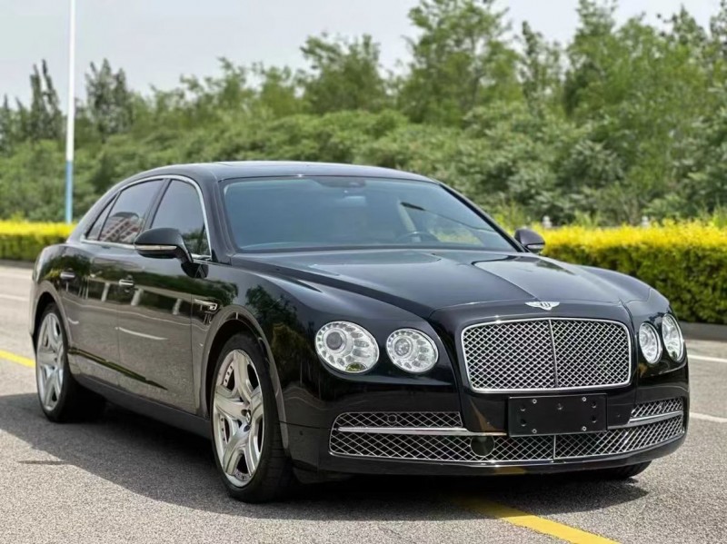 天津13年宾利飞驰3