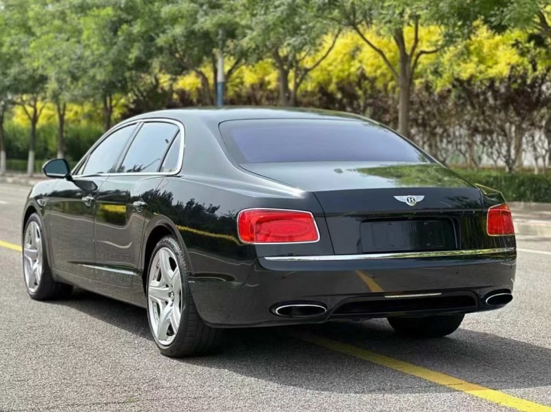 天津13年宾利飞驰4