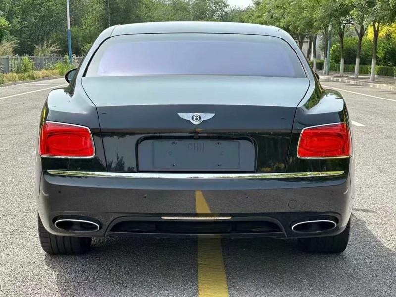 天津13年宾利飞驰5