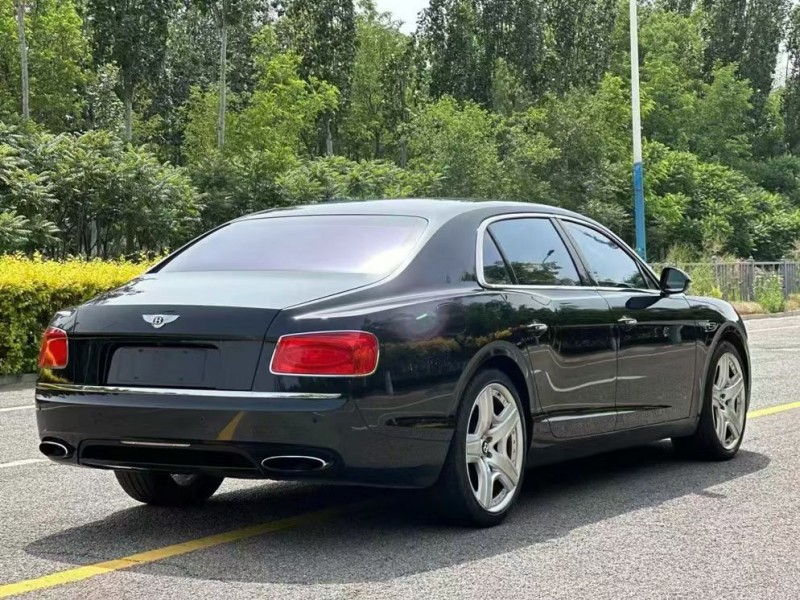 天津13年宾利飞驰6