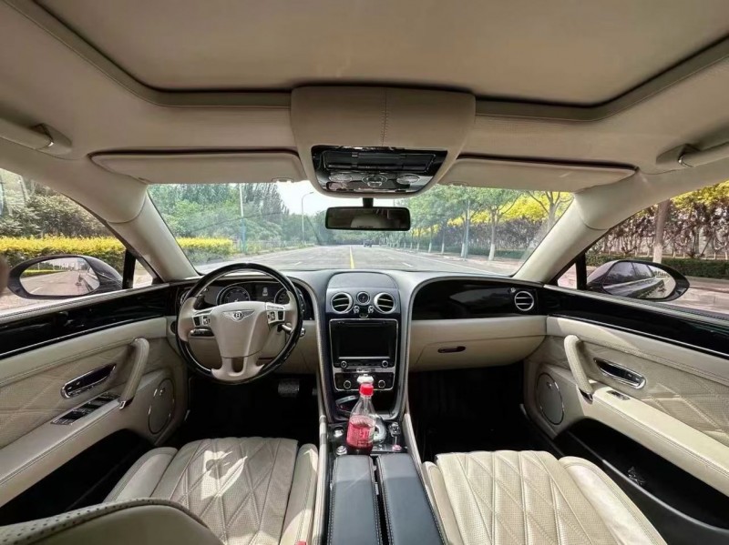 天津13年宾利飞驰7