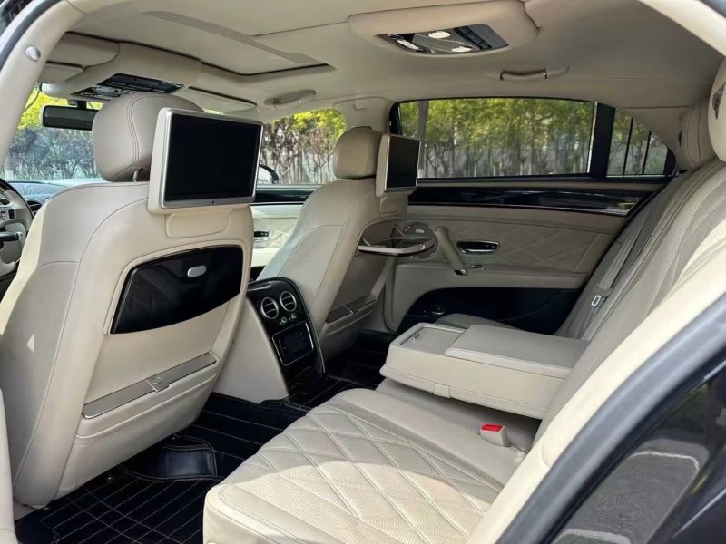 天津13年宾利飞驰8