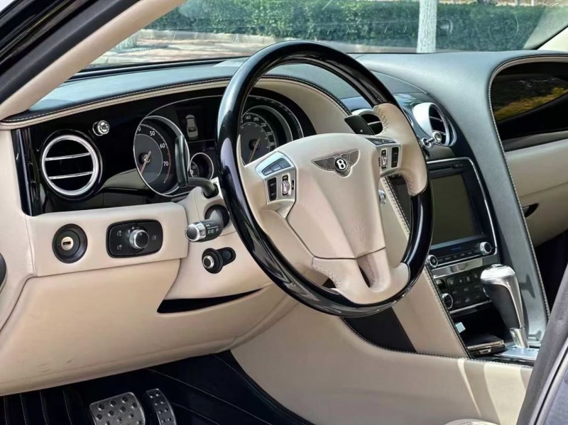 天津13年宾利飞驰9