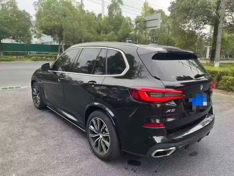 广州21年宝马X58