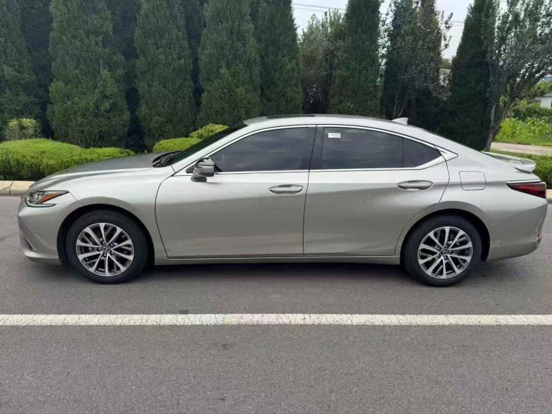 淄博24年雷克萨斯ES3