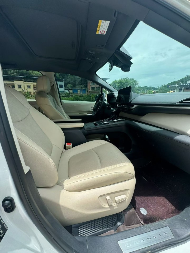 成都23年丰田格瑞维亚2