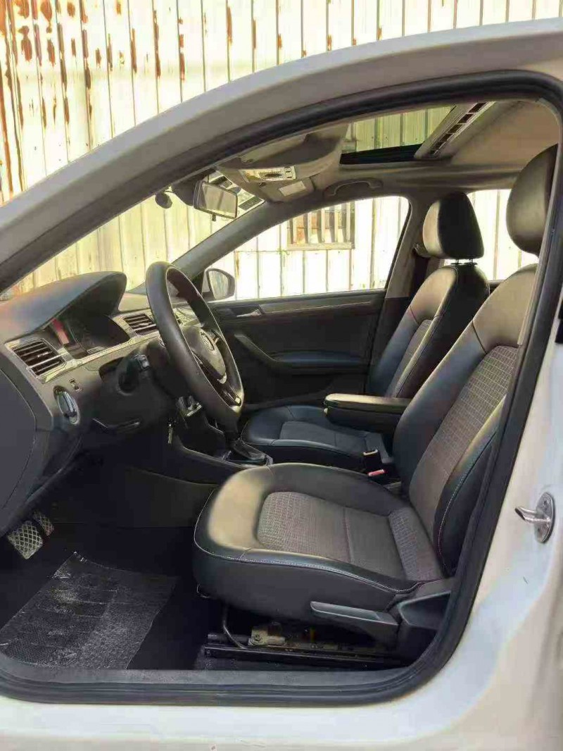 南平17年大众桑塔纳5