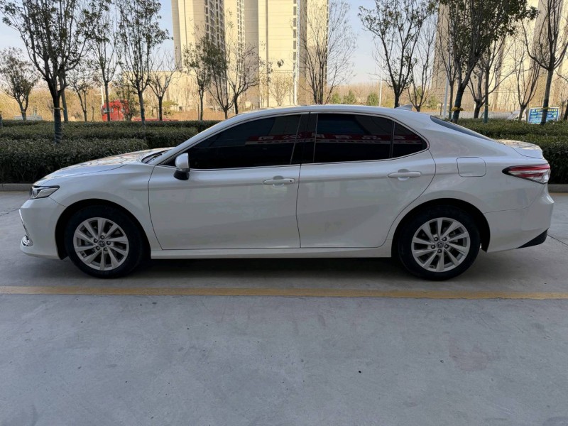 济宁23年丰田凯美瑞5