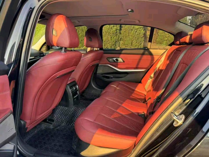 淄博23年宝马3系9