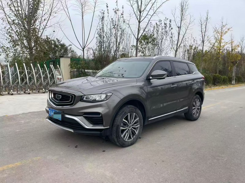 济宁21年吉利博越3