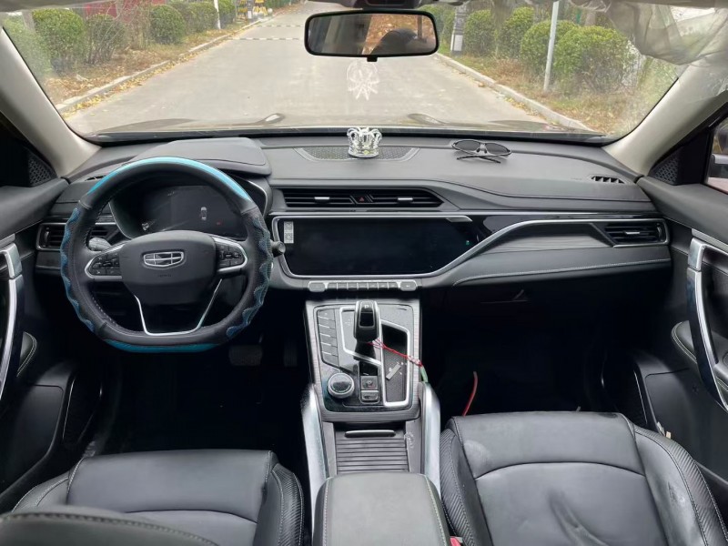 济宁21年吉利博越4