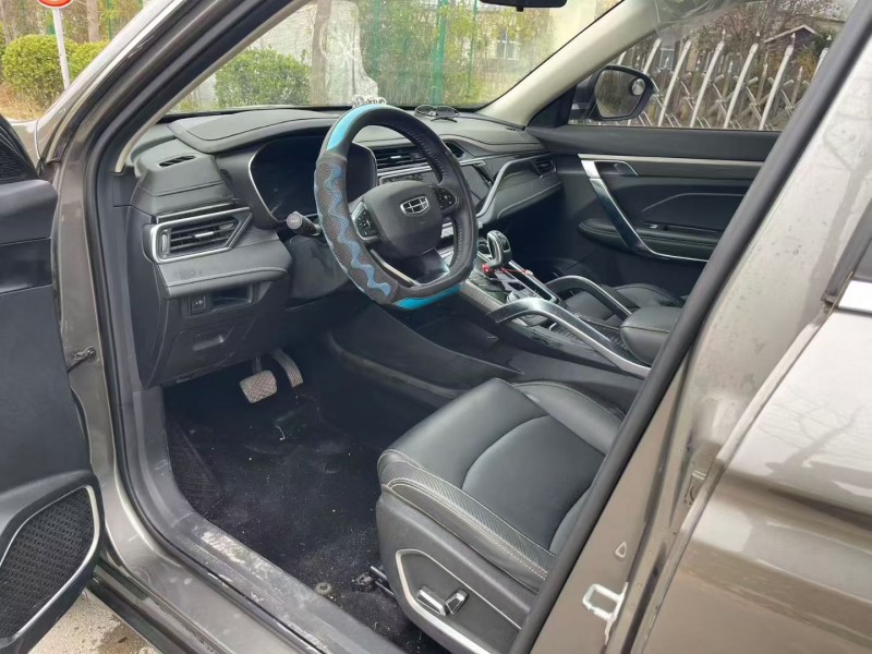 济宁21年吉利博越6