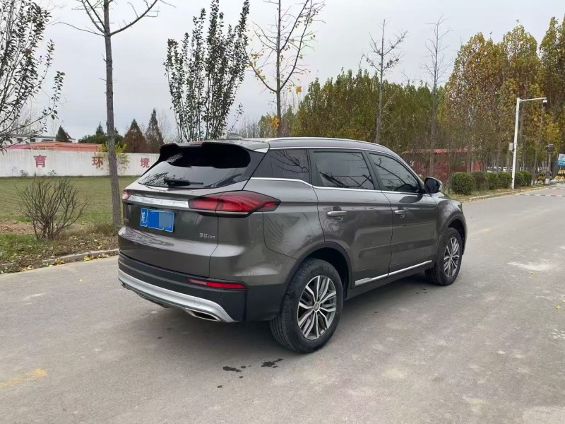 济宁21年吉利博越7