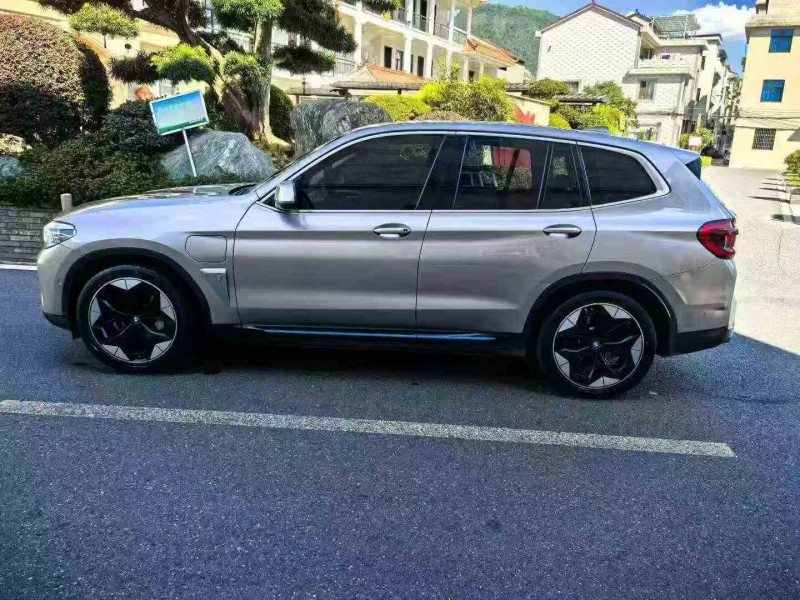 湖州22年宝马IX38