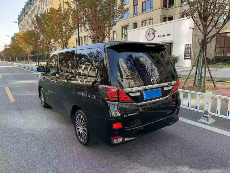 温州14年丰田埃尔法8