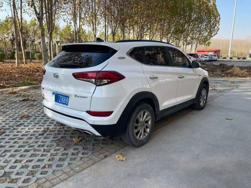 济宁18年现代途胜8