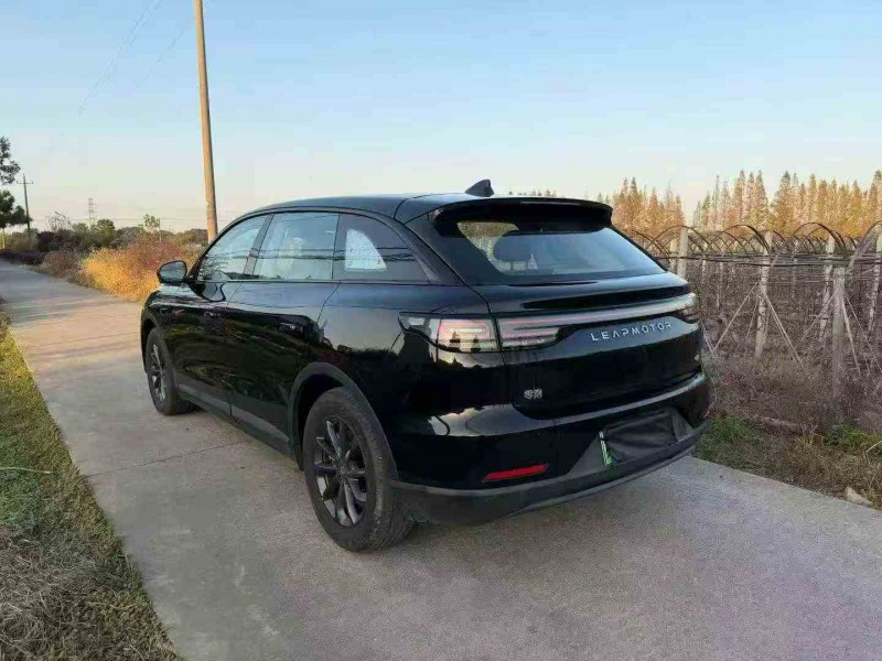 衢州23年零跑汽车C117