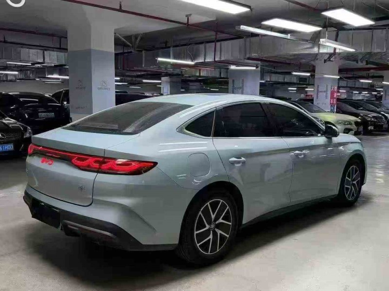 攀枝花25年比亚迪秦8