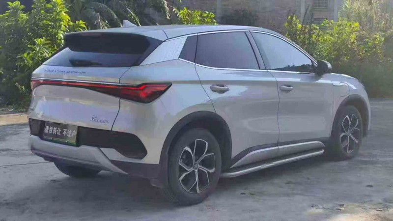 汕头22年比亚迪元8