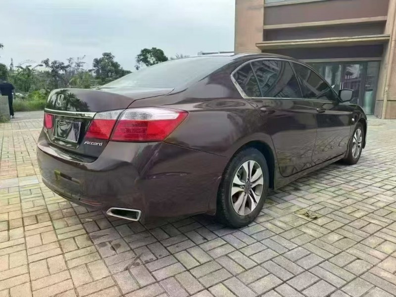 海口15年本田雅阁7