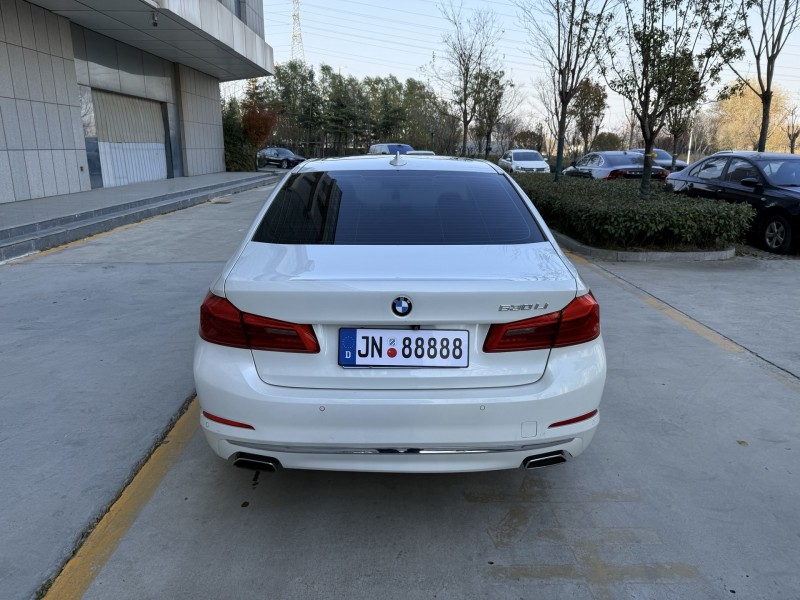 济宁19年宝马5系9