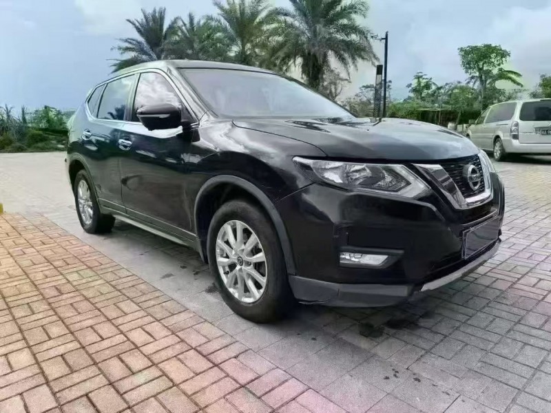 海口18年日产奇骏3