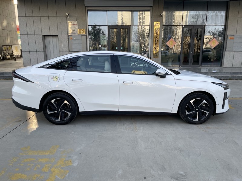 济宁24年吉利银河5