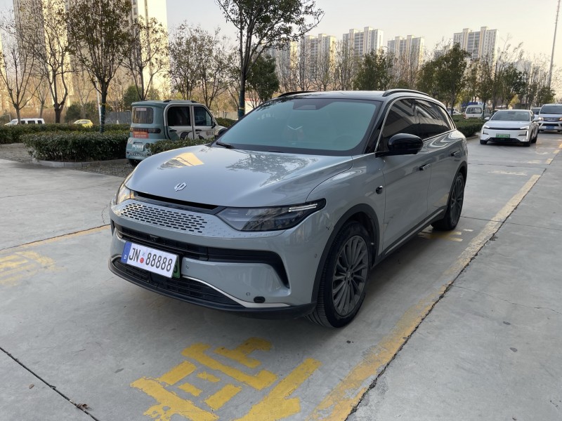 济宁25年零跑汽车C112