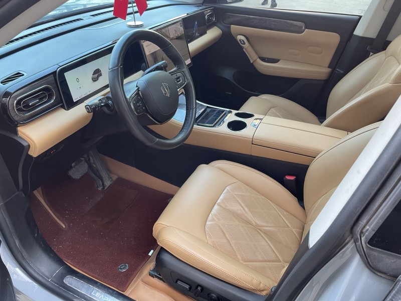 济宁25年零跑汽车C115