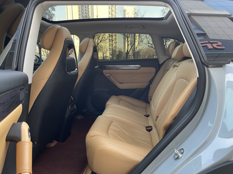 济宁25年零跑汽车C116