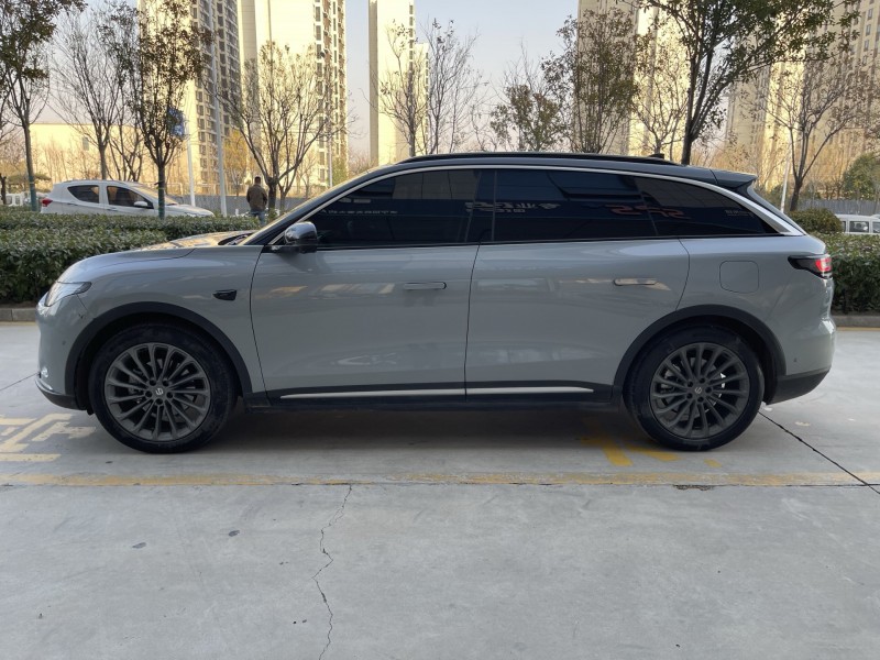 济宁25年零跑汽车C117