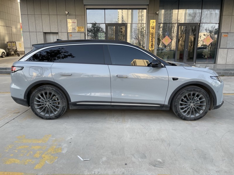 济宁25年零跑汽车C118