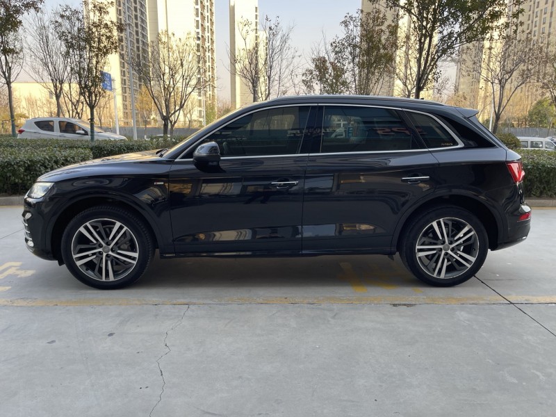 济宁19年奥迪Q55