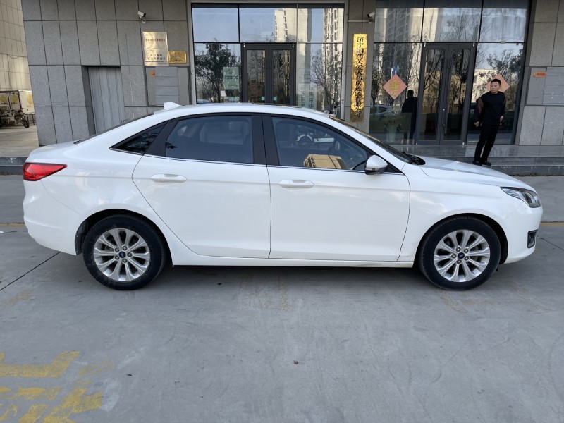 济宁16年福特福睿斯4