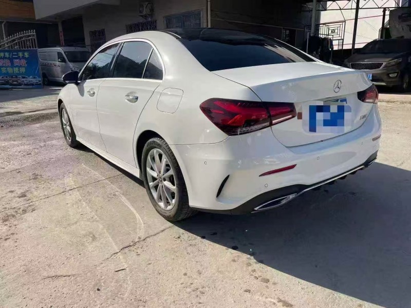 济南22年奔驰A8