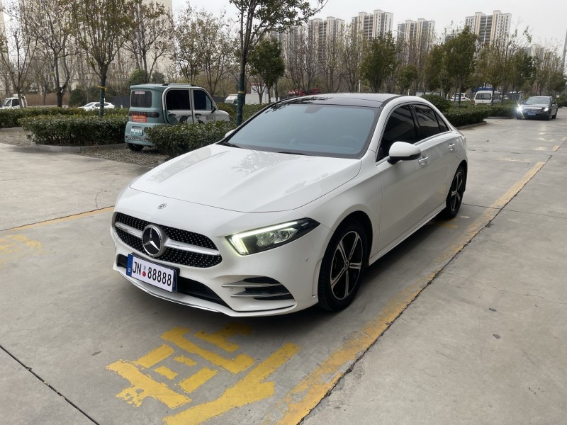 济宁22年奔驰A2