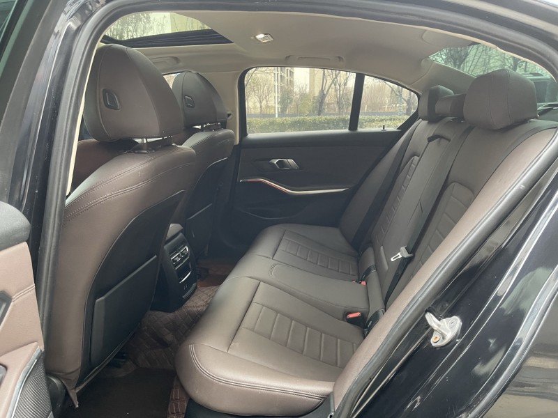 济宁21年宝马3系6