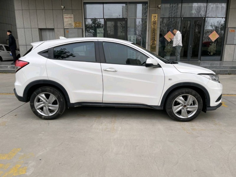 济宁21年本田缤智3