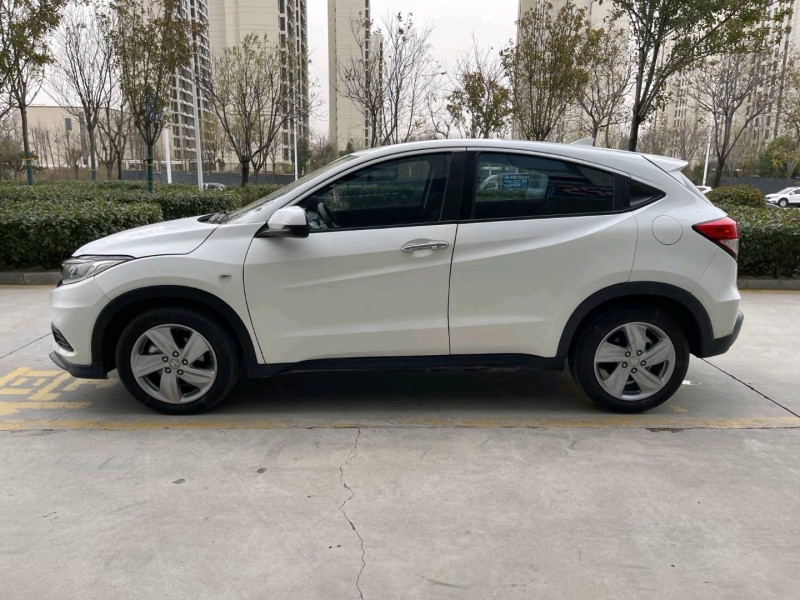 济宁21年本田缤智5